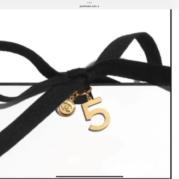 100% Authentic CHANEL Cosmetics Limited Edition Holiday Double Charm 5 P… - Picture 2 of 4